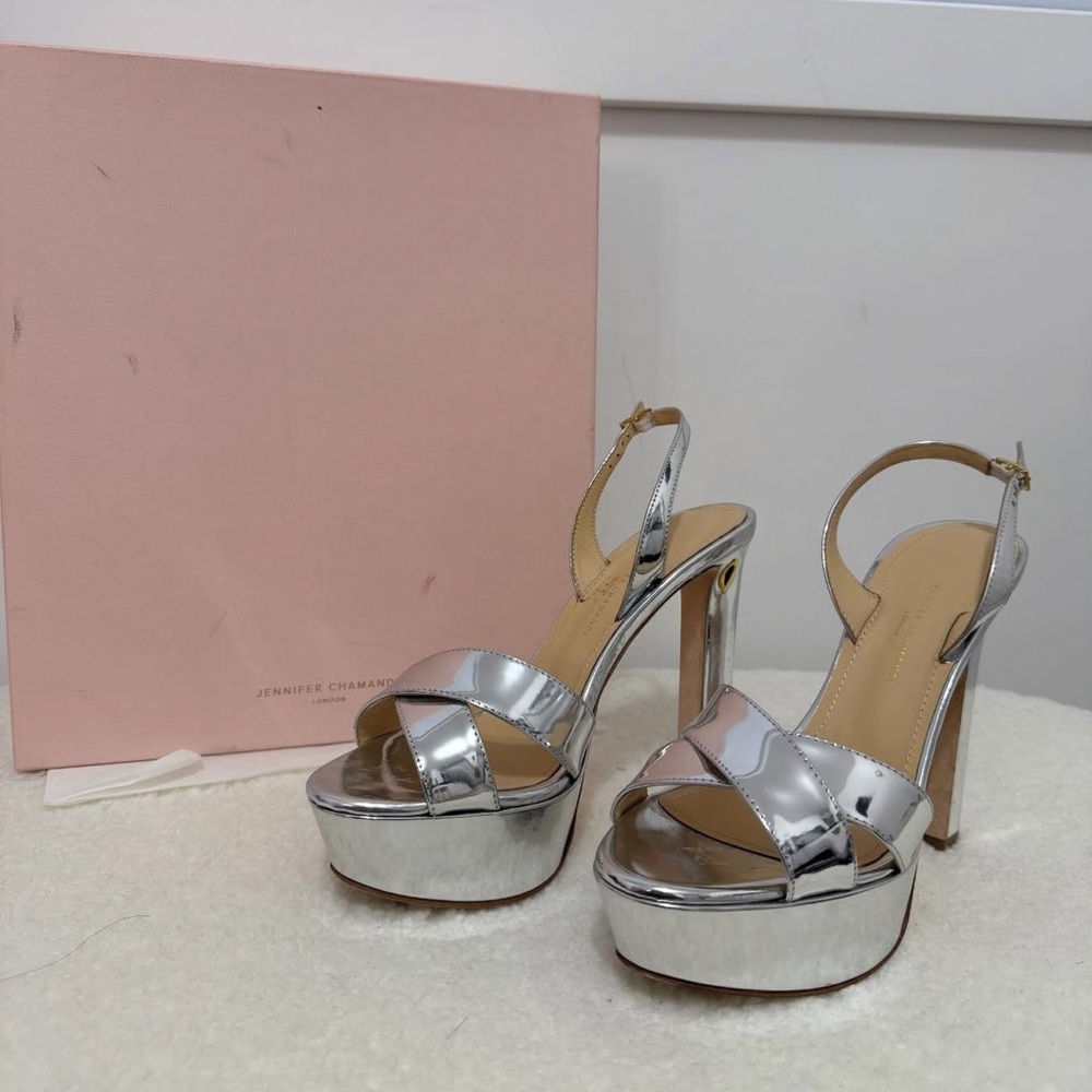Leonardo 130 Jennifer Chamandi heels